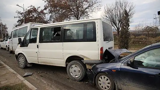 Elazığ'da zincirleme trafik kazası: 4 yaralı
