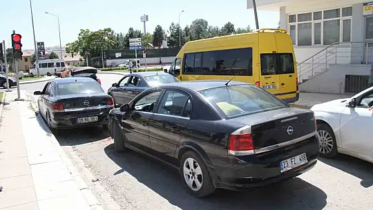 Elazığ'da zincirleme trafik kazası: 3 yaralı