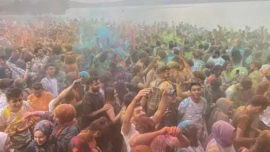 Elazığ'daki 'Color Fest' renkli görüntüler oluşturdu