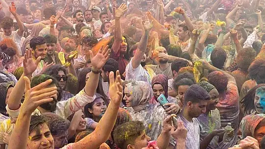 Elazığ'daki 'Color Fest' renkli görüntüler oluşturdu