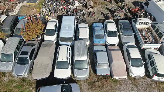 Elazığ'daki araç mezarlığında 500 milyonluk servet çürüyor