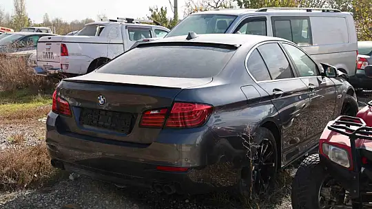 Elazığ'daki araç mezarlığında 500 milyonluk servet çürüyor