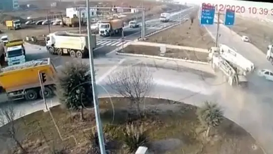 Elazığ'daki feci kaza anı kamerada