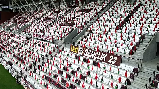 Elazığ'dan kardeşlik mesajı: Stadyum Türk ve Filistin bayraklarıyla donatıldı