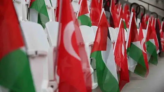 Elazığ'dan kardeşlik mesajı: Stadyum Türk ve Filistin bayraklarıyla donatıldı