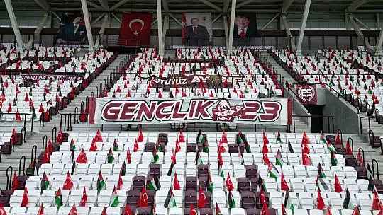 Elazığ'dan kardeşlik mesajı: Stadyum Türk ve Filistin bayraklarıyla donatıldı