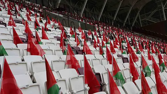 Elazığ'dan kardeşlik mesajı: Stadyum Türk ve Filistin bayraklarıyla donatıldı