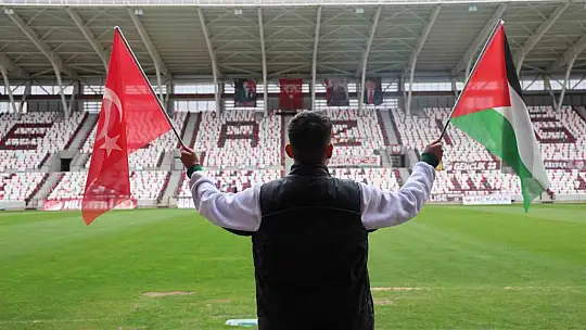 Elazığ'dan kardeşlik mesajı: Stadyum Türk ve Filistin bayraklarıyla donatıldı