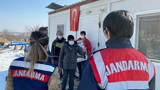 Elazığ Depreminin Birinci Yılında Jandarma Depremzedeleri Unutmadı