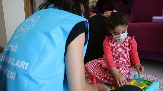 Yüsra bebek ve annesine bayram ziyareti