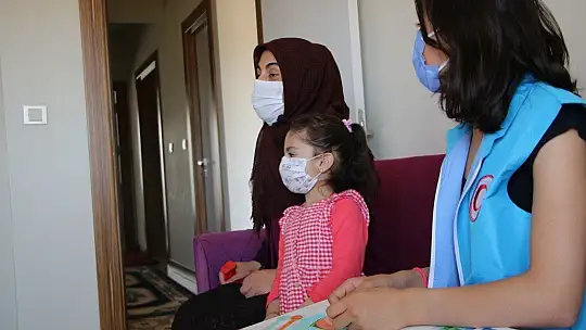 Yüsra bebek ve annesine bayram ziyareti
