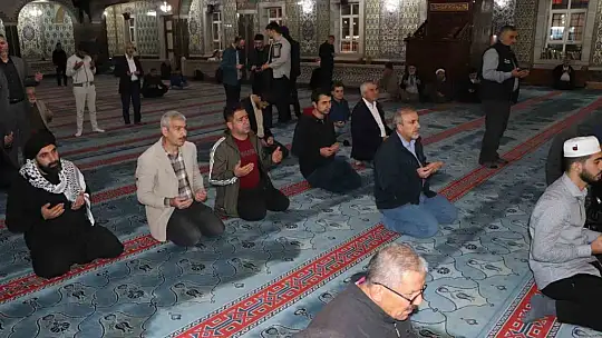Elazığ genelindeki camilerde Filistin'e destek için Fetih suresi okundu