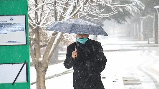 Elazığ güne karla uyandı