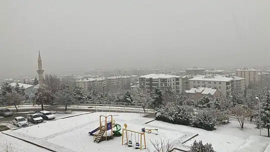 Elazığ güne karla uyandı