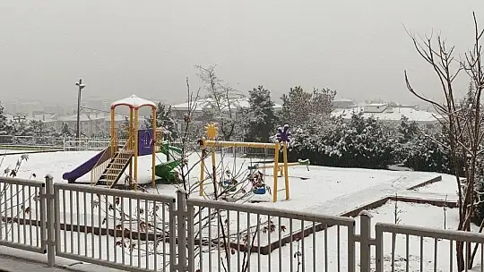 Elazığ güne karla uyandı