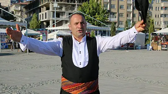 Elazığ'ı dünyaya tanıtan Salçalı Köfte Festivali'nin 3'üncüsü başladı