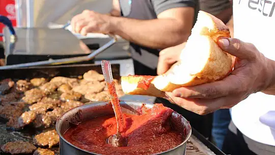 Elazığ'ı dünyaya tanıtan Salçalı Köfte Festivali'nin 3'üncüsü başladı