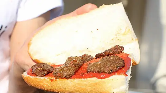 Elazığ'ı dünyaya tanıtan Salçalı Köfte Festivali'nin 3'üncüsü başladı