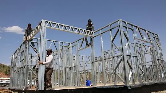 Elazığ'ın 300 köyünde, çelik konutlar yükseliyor