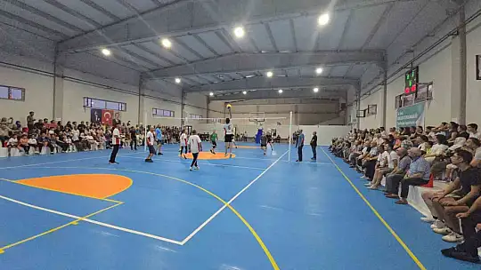 Elazığ'ın Ağın ilçesinde kurulan spor tesisinde ilk heyecan