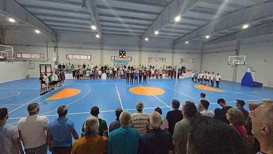 Elazığ'ın Ağın ilçesinde kurulan spor tesisinde ilk heyecan