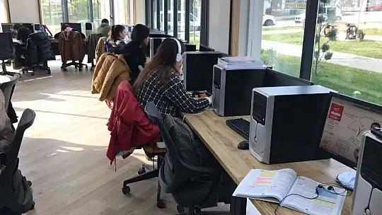Elazığ'ın ilk dijital kütüphanesi büyük ilgi görüyor