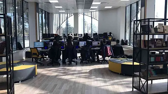 Elazığ'ın ilk dijital kütüphanesi büyük ilgi görüyor