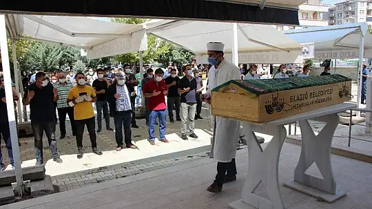 Elazığ'ın sevilen doktoru, son yolculuğuna uğurlandı