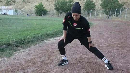 Elazığ'ın tek kadın hakemi maçlara hazırlanıyor