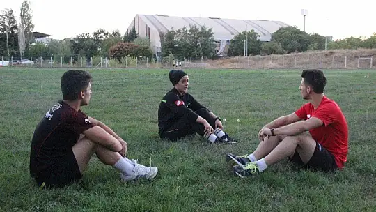 Elazığ'ın tek kadın hakemi maçlara hazırlanıyor