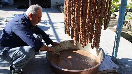 Elazığ'ın vazgeçilmez tescilli lezzeti 'Orcik' için mesai başladı