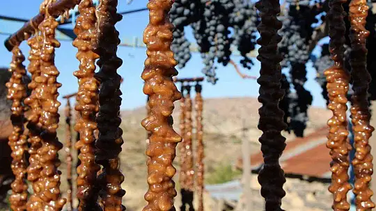 Elazığ'ın vazgeçilmez tescilli lezzeti 'Orcik' için mesai başladı