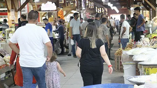 Elazığ Kapalı Çarşı'da bayram yoğunluğu