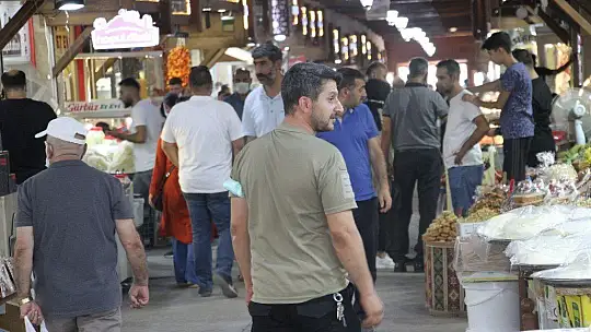 Elazığ Kapalı Çarşı'da bayram yoğunluğu