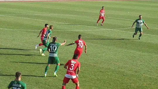 Elazığ Karakoçan son dakika golüyle puanı kaptı