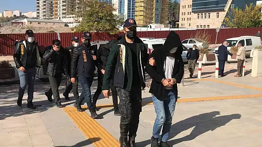 3 ilde kart kopyalama çetesine operasyon: 5 gözaltı