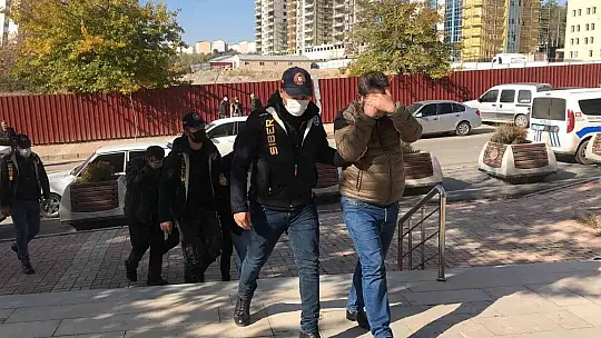 3 ilde kart kopyalama çetesine operasyon: 5 gözaltı