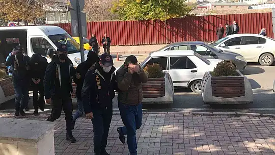 3 ilde kart kopyalama çetesine operasyon: 5 gözaltı