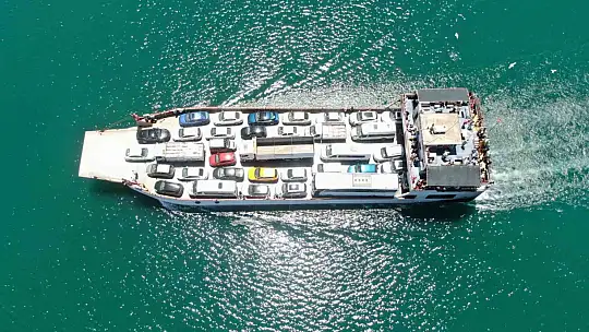 Elazığ-Pertek feribotlarında bayram hareketliliği