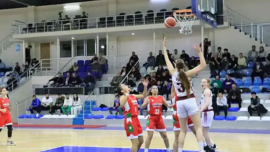 Elazığ takımları potada güldü