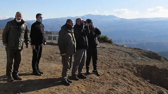 Elazığ Valisi Toraman, dağ keçilerini izleme çalışmasına katıldı