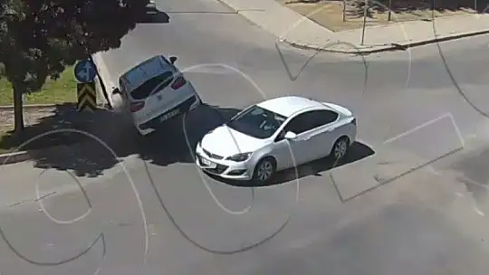 Elazığ ve Bingöl'de trafik kazaları kameraya yansıdı