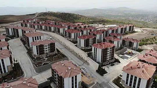 Elazığlı depremzedeler yeni TOKİ binalarında güven içerisinde yaşıyor