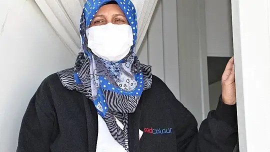 Elazığlı depremzedelere Kızılay'dan battaniye desteği