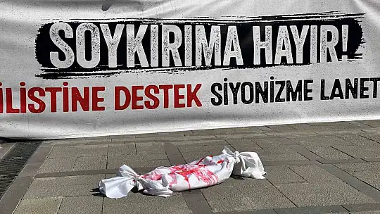 Elazığlı kadınlardan Filistin'e destek için 'sessiz' oturma eylemi