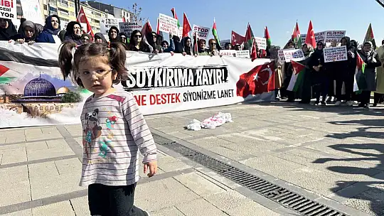 Elazığlı kadınlardan Filistin'e destek için 'sessiz' oturma eylemi