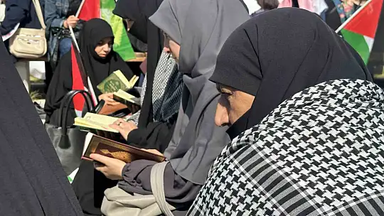 Elazığlı kadınlardan Filistin'e destek için 'sessiz' oturma eylemi