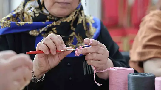 Elazığlı kadınların ürettiği çantalar dünyada sergileniyor