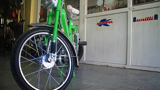 Elazığlı motosiklet ustası, 1951 model mini mobilete gözü gibi bakıyor
