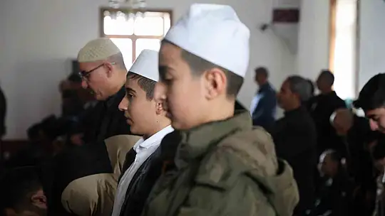 Elazığlılar Ramazan'ın ilk cumasında camileri doldurdu